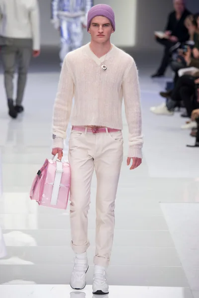 Look 14